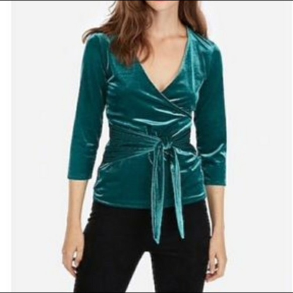 ☘️emerald green☘️ velvet wrap top